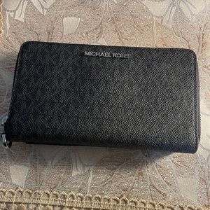 Micheal Kors Women’s Wallet